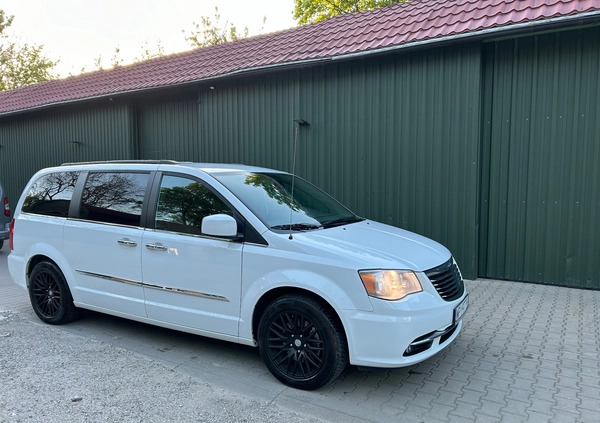 Chrysler Town &amp; Country cena 84000 przebieg: 104000, rok produkcji 2015 z Warszawa małe 436